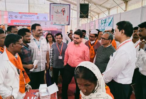महाराष्ट्र राज्य एड्स नियंत्रण संस्थेचे अतिरिक्त प्रकल्प संचालक  डॉ . विजय कंदेवाड यांनी  आषाढी वारी निमित्त  लावण्यात आलेल्या आयसीटीसी स्टॉल ला भेट दिली .