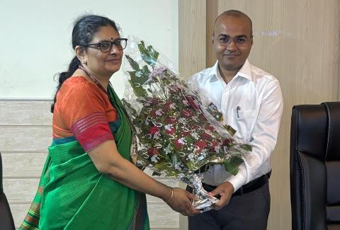 Deputy Director General of National AIDS Control Organization Dr. Shobhini Ranjan held a 360° review meeting of Maharashtra State AIDS Control Society. The meeting was attended by Project Director of MSACS &amp; all officials.