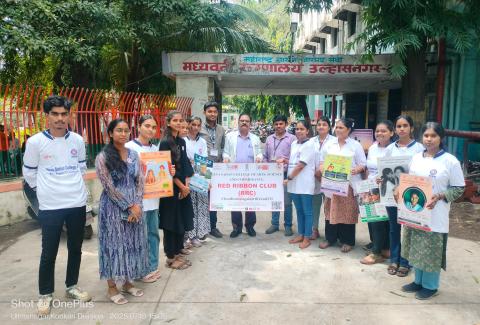 उल्हासनगर येथील सेवा सदन कला, विज्ञान आणि वाणिज्य महाविद्यालयाच्या रेड रिबन क्लबच्या विद्यार्थ्यांनी  उल्हासनगर येथील सेंट्रल हॉस्पिटलच्या सहकार्याने आयोजित एचआयव्ही/ एड्स जागरूकता कार्यक्रमात सक्रिय सहभाग घेतला.