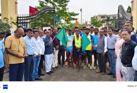 आंतरराष्ट्रीय युवा दिनाच्या निमित्ताने एचआयव्ही/एड्स विषयी जनजागृती करिता लातूर जिल्ह्यात रेड रन स्पर्धेचे आयोजन करण्यात आले., आंतरराष्ट्रीय युवा दिनाच्या निमित्ताने एचआयव्ही/एड्स विषयी जनजागृती करिता लातूर जिल्ह्यात रेड रन स्पर्धेचे आयोजन करण्यात आले.