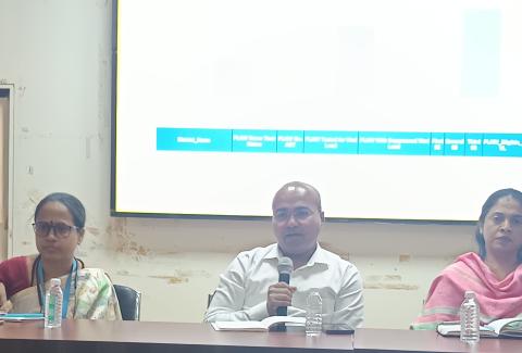 महाराष्ट्र राज्य एड्स नियंत्रण संस्थे तर्फे महाराष्ट्र राज्यातील ३४ जिल्ह्यांची आढावा बैठक महाराष्ट्र राज्य एड्स नियंत्रण संस्थे चे प्रकल्प संचालक डॉ .सुनिल भोकरे यांच्या अध्यक्षतेखाली घेण्यात आली.
